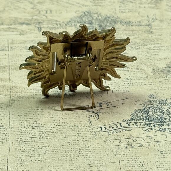 Jay Strongwater Photo Frame 2" Neiman Marcus Sunburst Easel Clip Pin Miniature - Picture 2 of 5